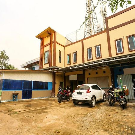 Oyo 90825 Hotel Lizha 2 Samarinda Extérieur photo