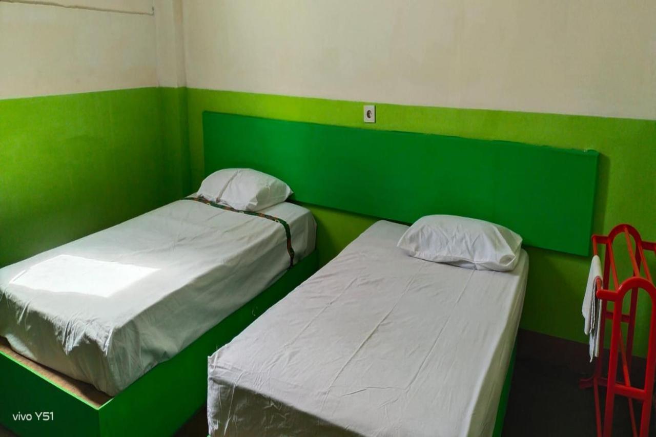 Oyo 90825 Hotel Lizha 2 Samarinda Extérieur photo