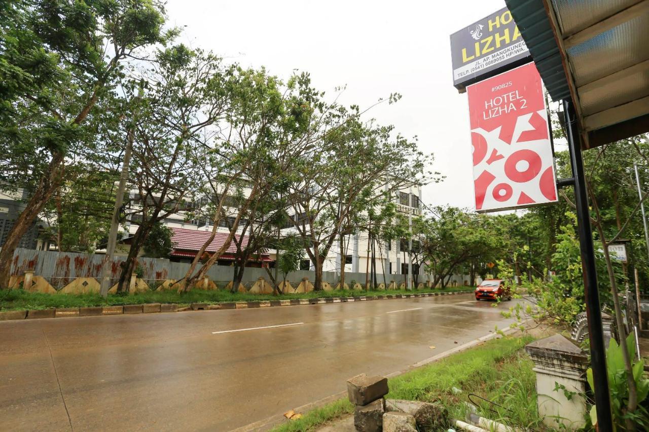 Oyo 90825 Hotel Lizha 2 Samarinda Extérieur photo
