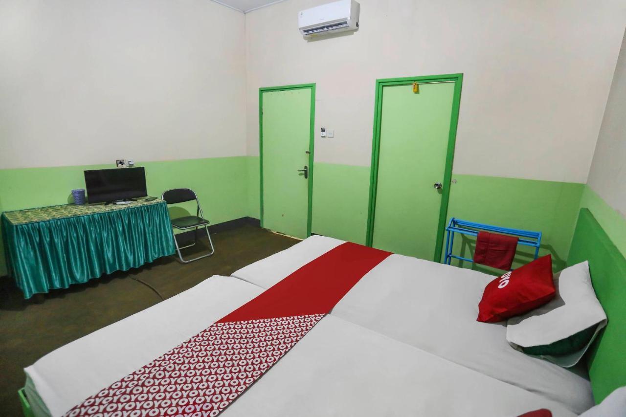 Oyo 90825 Hotel Lizha 2 Samarinda Extérieur photo