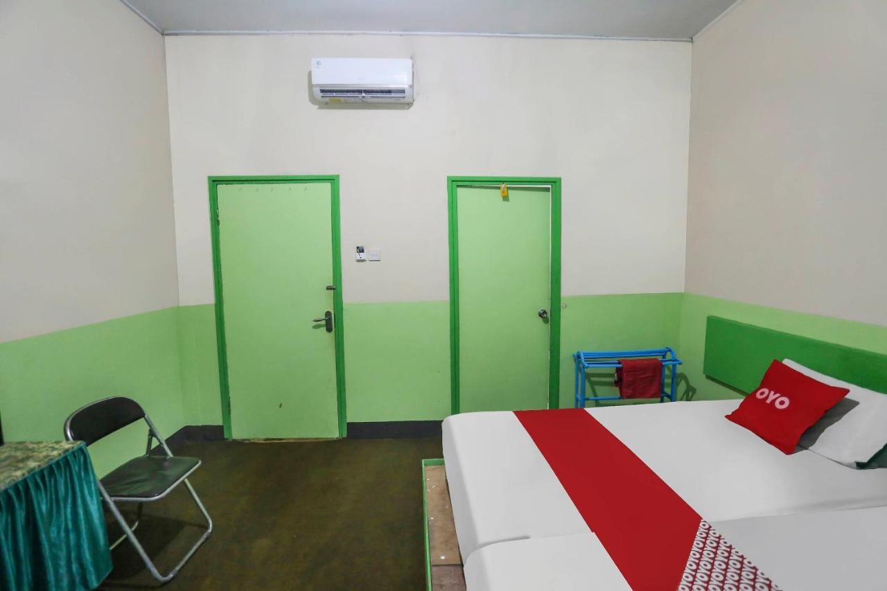 Oyo 90825 Hotel Lizha 2 Samarinda Extérieur photo