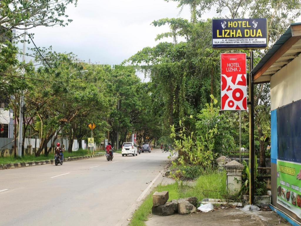 Oyo 90825 Hotel Lizha 2 Samarinda Extérieur photo