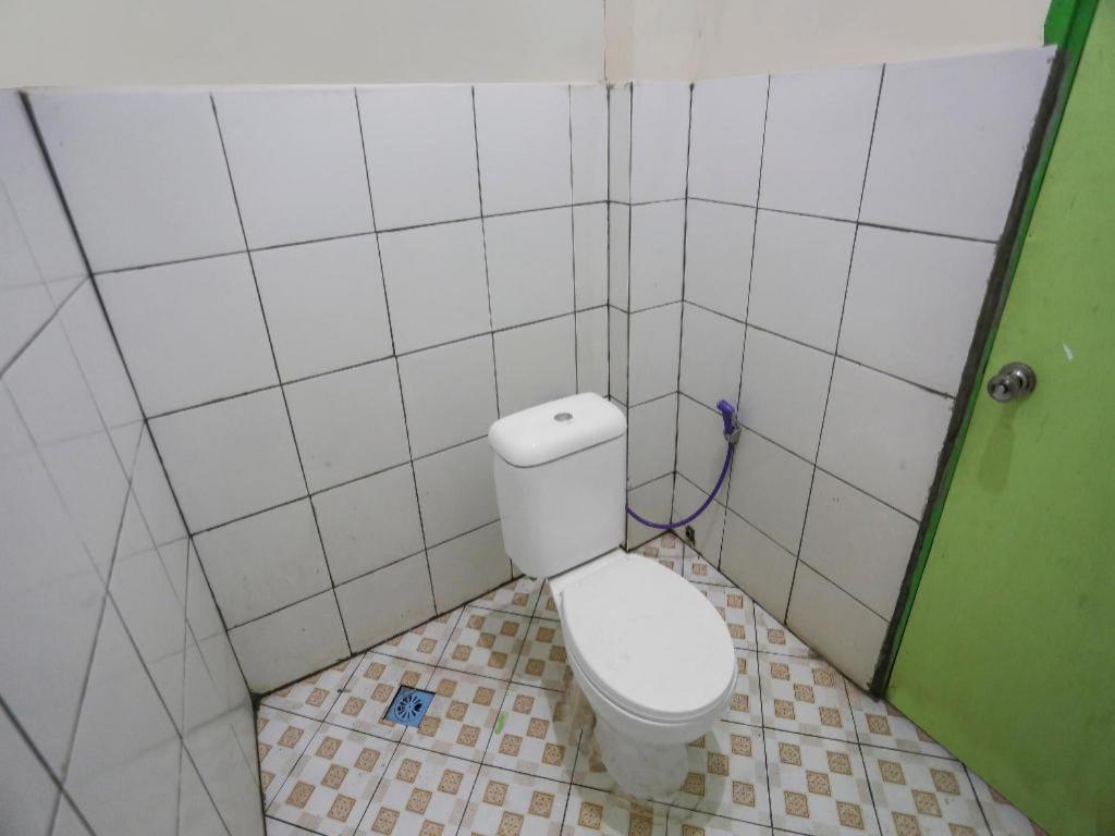 Oyo 90825 Hotel Lizha 2 Samarinda Extérieur photo